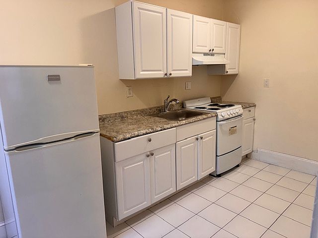 1st image of 106 Fellsway W APT 1