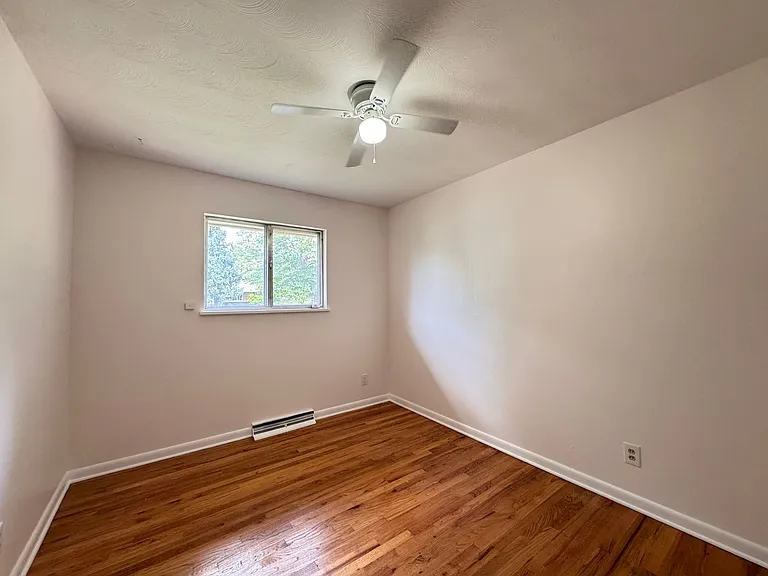 609 Duke Ln — Photo 9