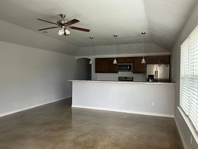 915 Rebecca Ln — Photo 21