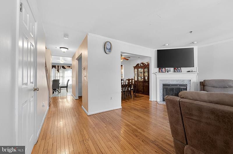 1st image of 9303 Ispahan Loop