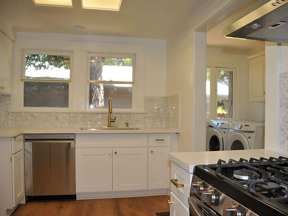 5th image of 1097 N Sierra Bonita Ave