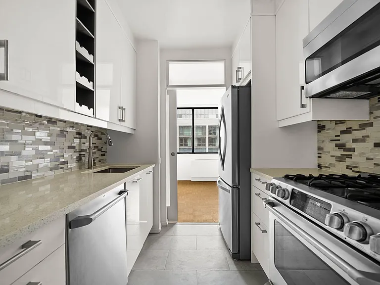 245 E 93rd St #24J — Photo 4