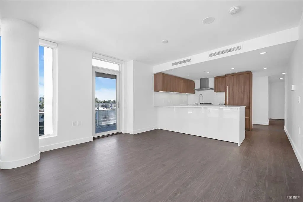 3 bed, 1011 sqft, $3,400 — Photo 3