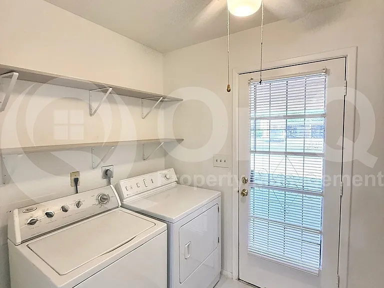 404 E Colgate Dr — Photo 16