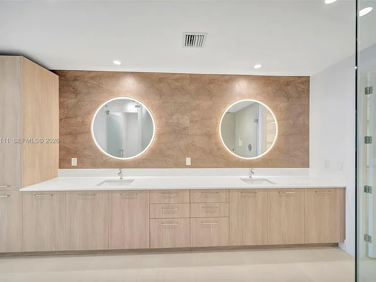 153 N Seabreeze Blvd #801 — Photo 19