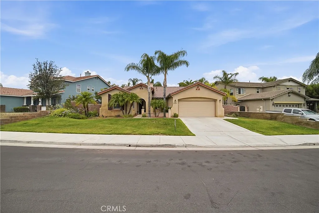 4 bed, 2.5 bath, 2444 sqft, $3,500 — Photo 4