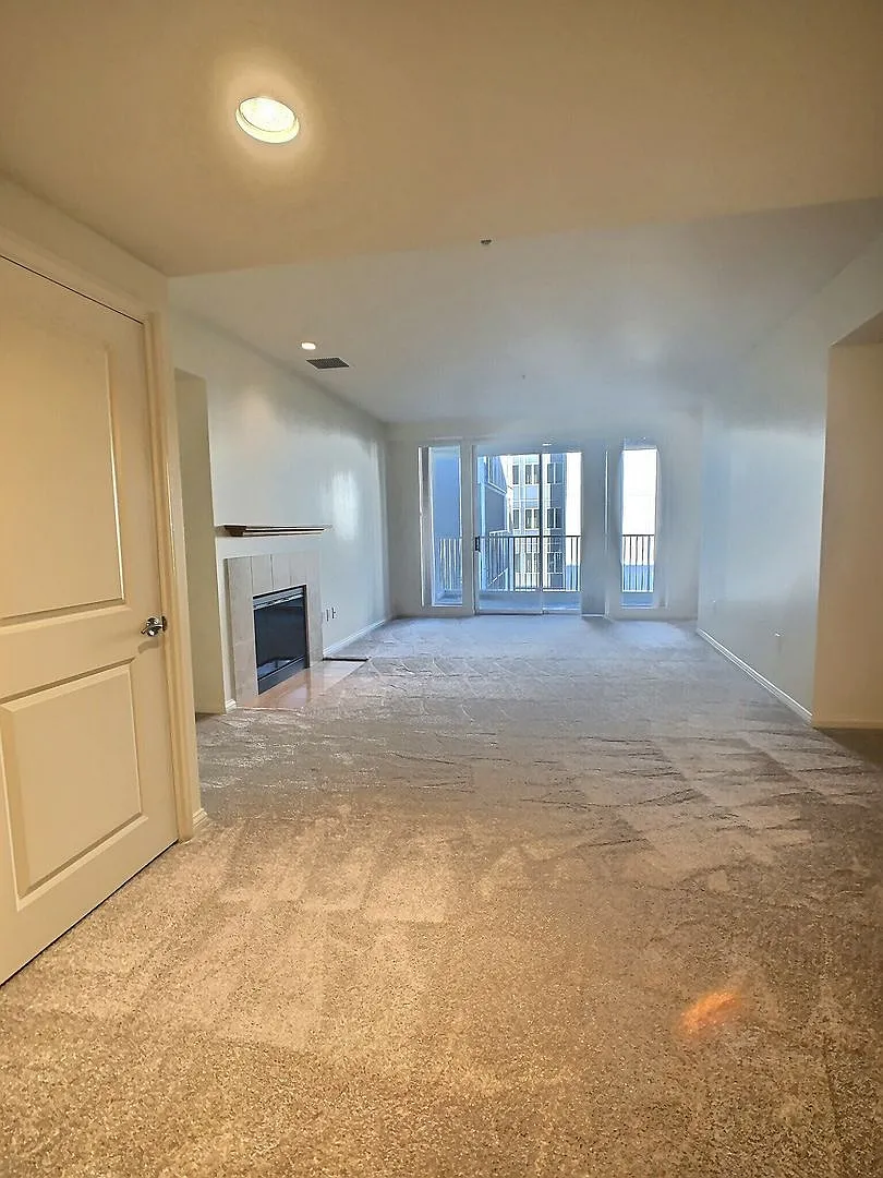 Huge 2 Bedroom/2 Bath Condo with Storage in Downtown San Jose — Photo 3