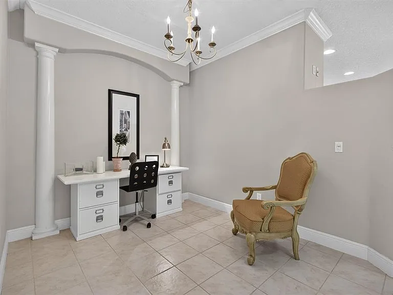 904 Assembly Ct — Photo 8