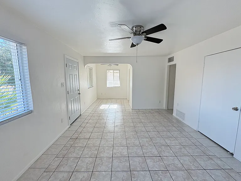 618 E Clarendon Ave #A — Photo 6