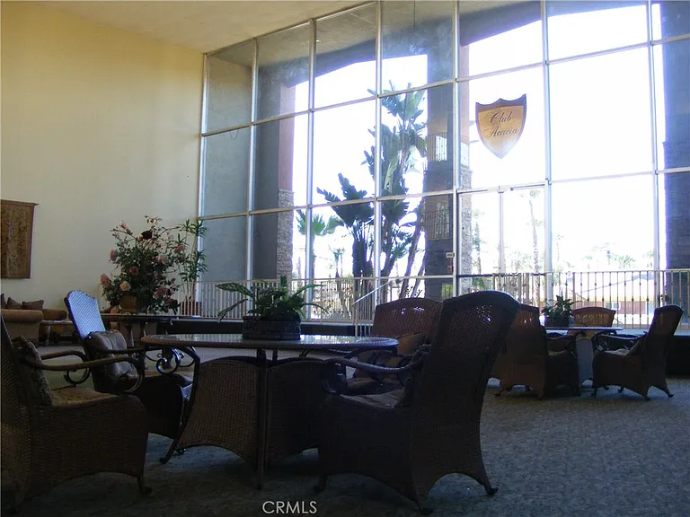 400 N Acacia Ave — Photo 25