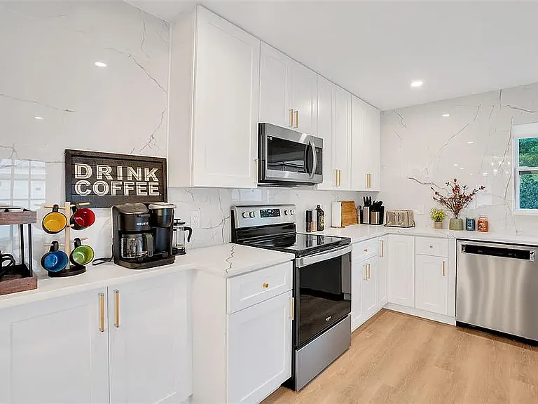1654 Suffolk Dr — Photo 14