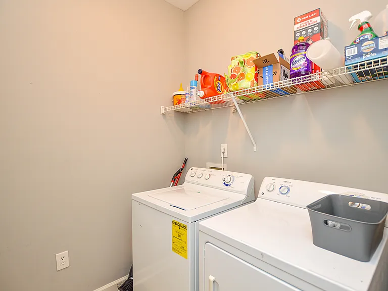 10663 Hill Point Ct — Photo 11