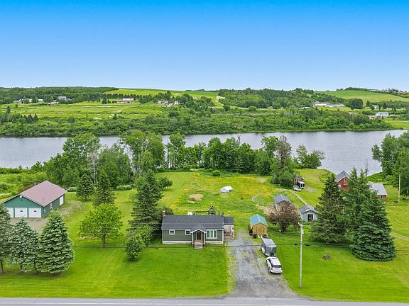 2nd image of 1082 Hamlin Road