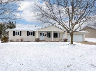 10382 Shane Ct, Dubuque, IA 52003