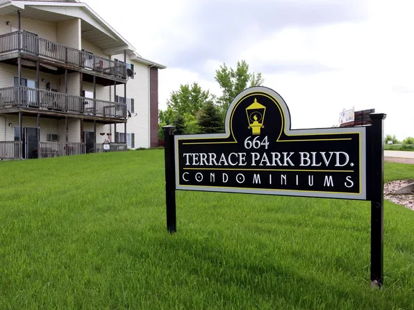 664 Terrace Park Blvd APT 5, Milford, IA 51351