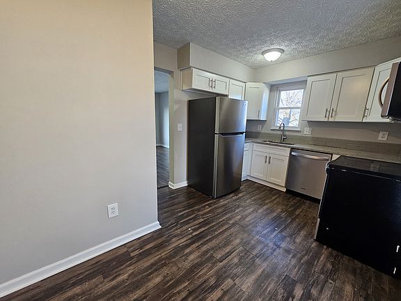 3rd image of 2113 Shawbury Ct E
