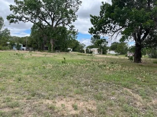 133 Maple St, Great Bend, KS 67530