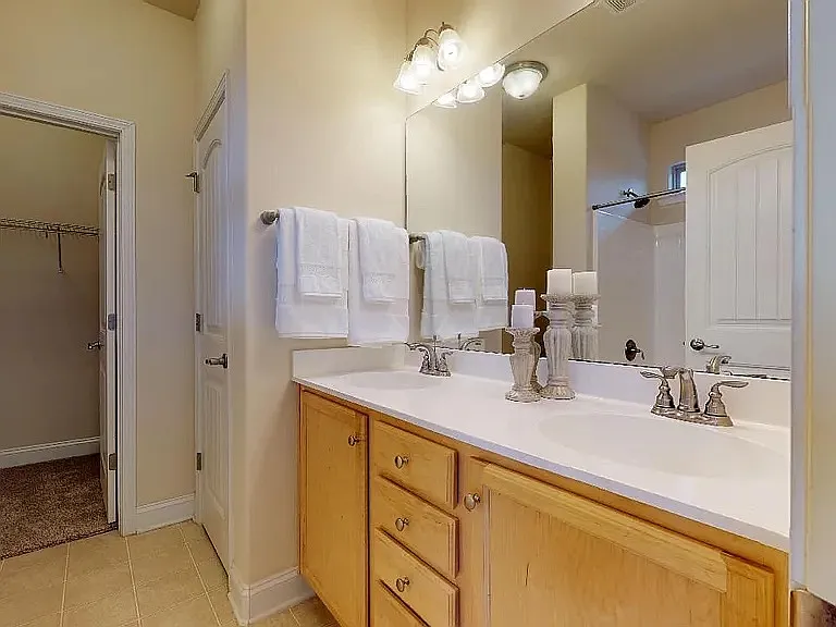 323 Huntwood Dr — Photo 13