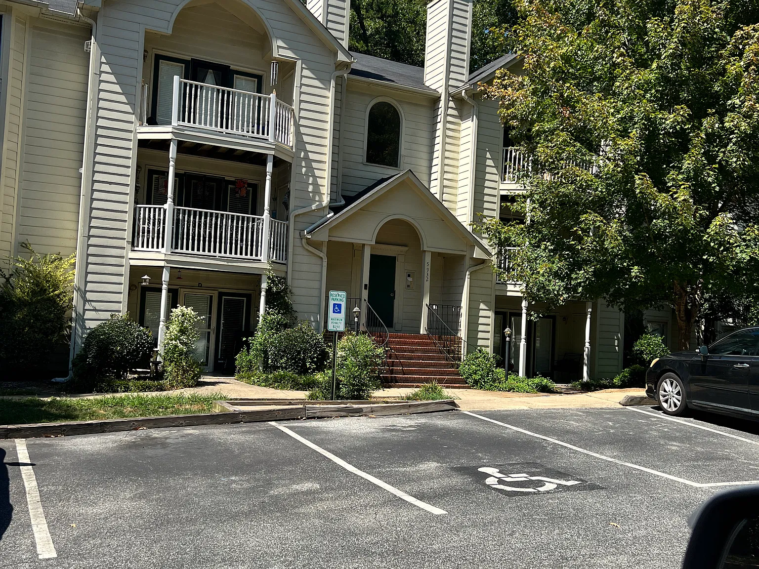 2 bed, 939 sqft, $1,495 — Photo 2