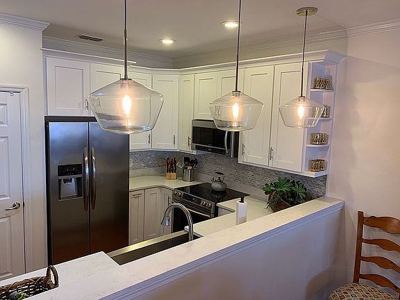 Modern appliances & lighting