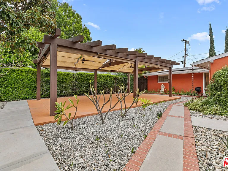 6742 Sunny Brae Ave — Photo 6