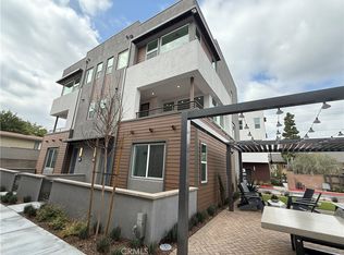 693 S Lyon St, Santa Ana, CA 92705