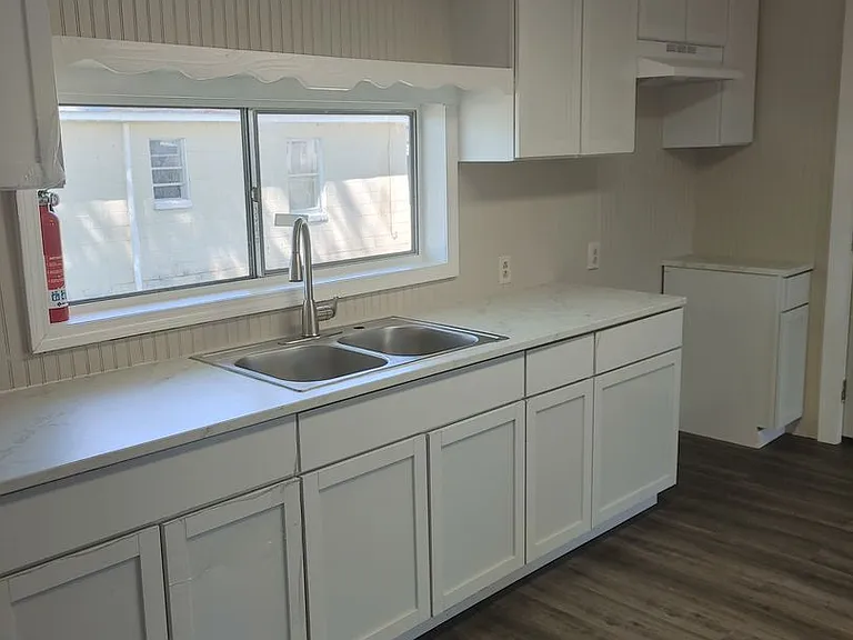 56 NW Railroad St — Photo 14
