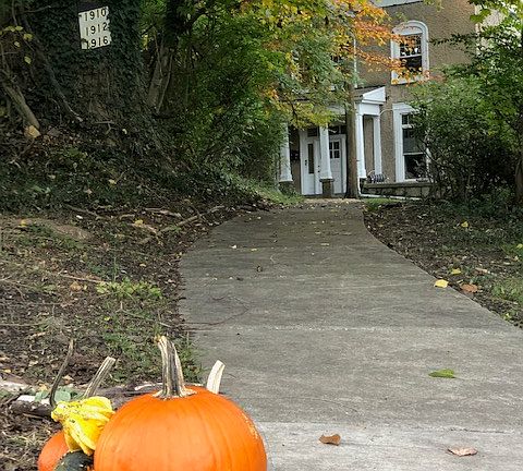 Front entrance to 1910 Sulgrave Ave. Very private