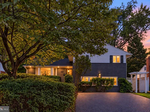 5910 Greentree Rd, Bethesda, MD 20817