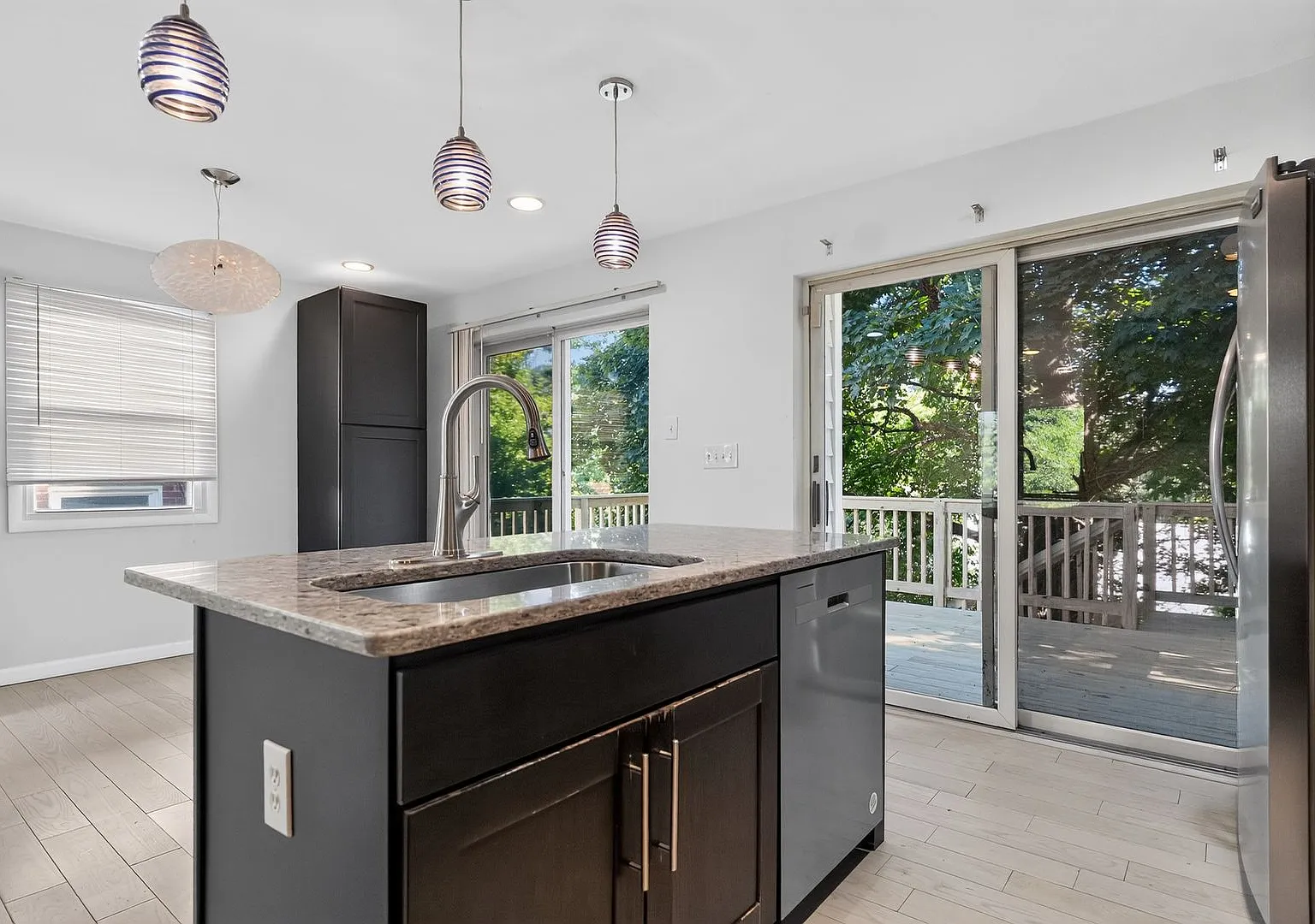 Luxury living in this bright, charming 3bd/2.5bth SF home in North Cleveland Park! — Photo 2