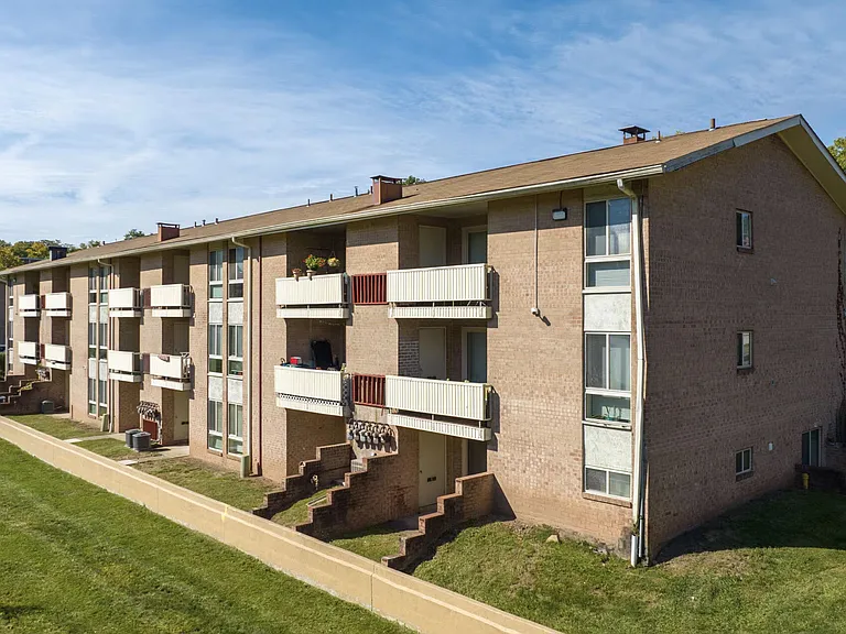 Capital Pointe Apartments — Photo 11