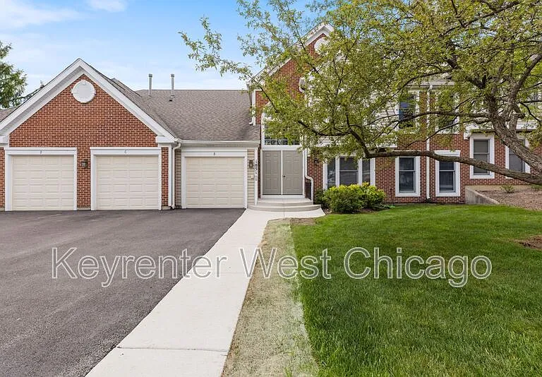 1851 Fox Run Dr #B — Photo 2