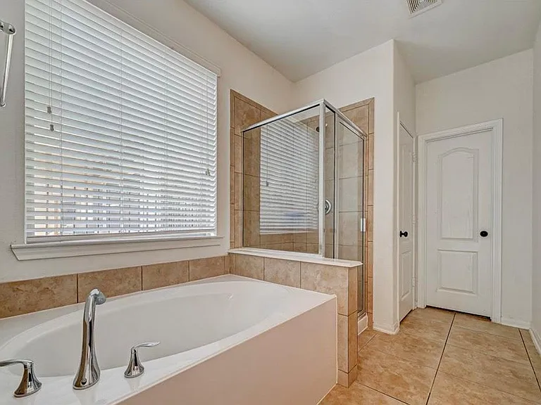 11 Sagamore Ridge Pl — Photo 30