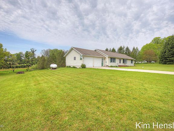 3rd image of 9377 Gypsy Ct NE