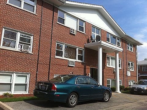 1st image of 10153 Hartford Ct APT 1D