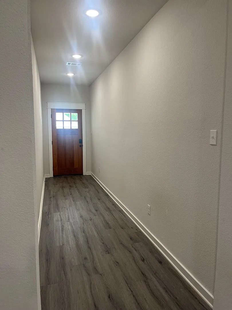 TCU - 2853 S Hills Ave — Photo 4
