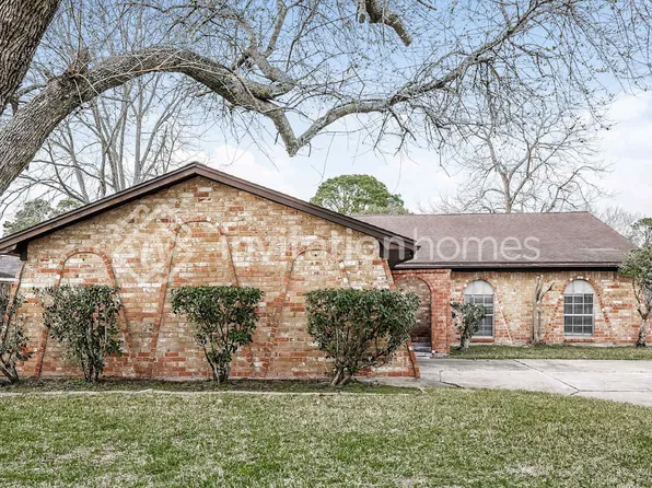 2306 Cambridge Ct N, League City, TX 77573