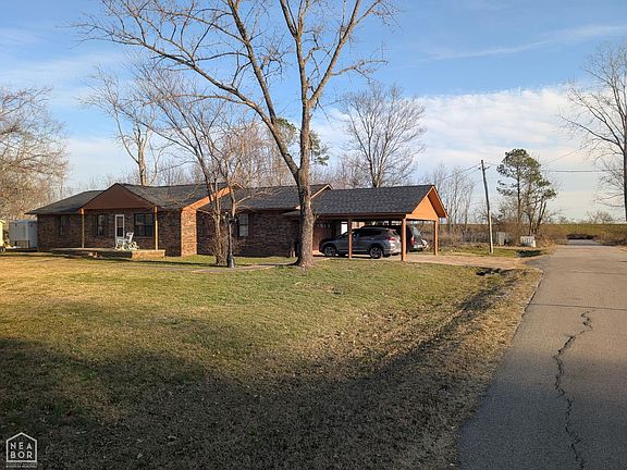 2nd image of 900 Avenue St