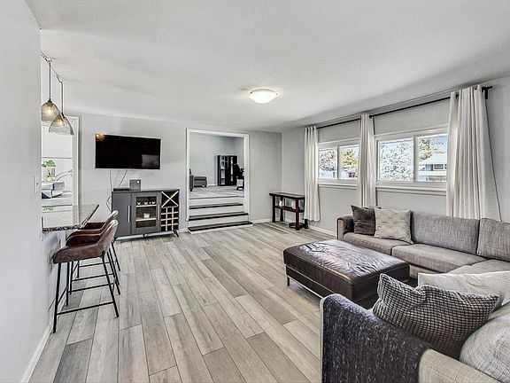 4th image of 65 Brantwood Ave