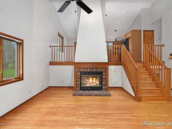 4th image of 2321 Midvale St NE
