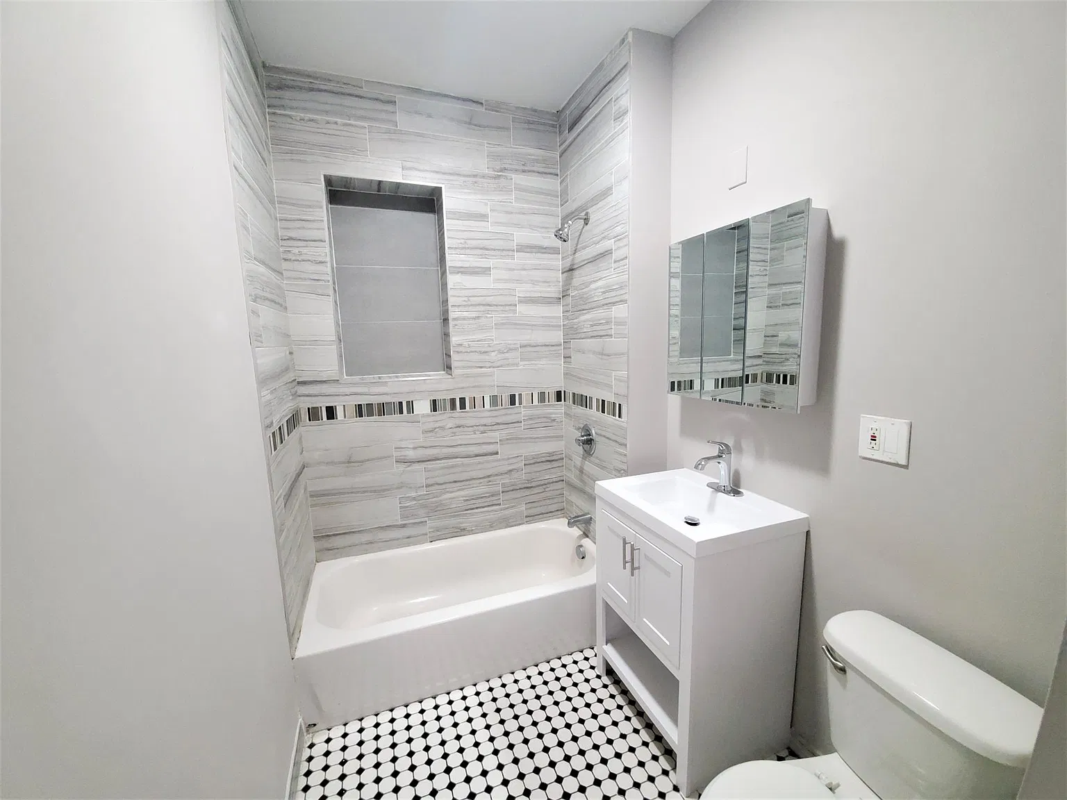 2 bed, 1000 sqft, $1,750 — Photo 3