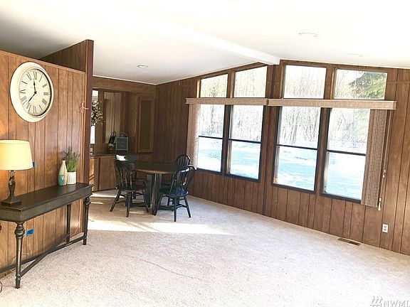 Family Room, looking in to Dinning Room