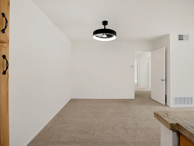 2521 W Sunflower Ave #R8 — Photo 22