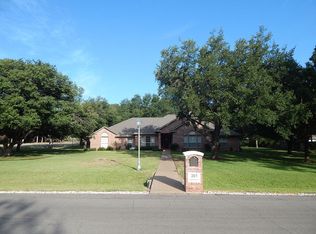 201 Cobblestone Ln, Crawford, TX 76638