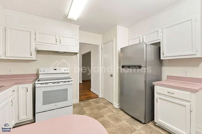 3 bed, 2.0 bath, 1498 sqft, $1,145 — Photo 2