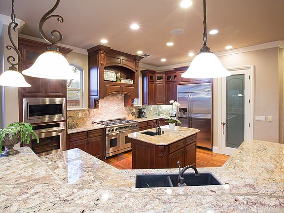 3rd image of 3516 Bergamo Dr