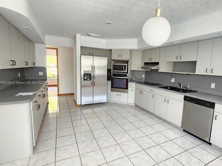 242 SE Duval Ave — Photo 11