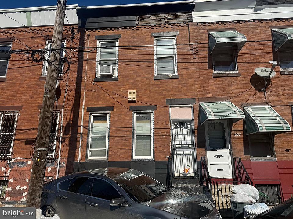 1st image of 819 E Russell St