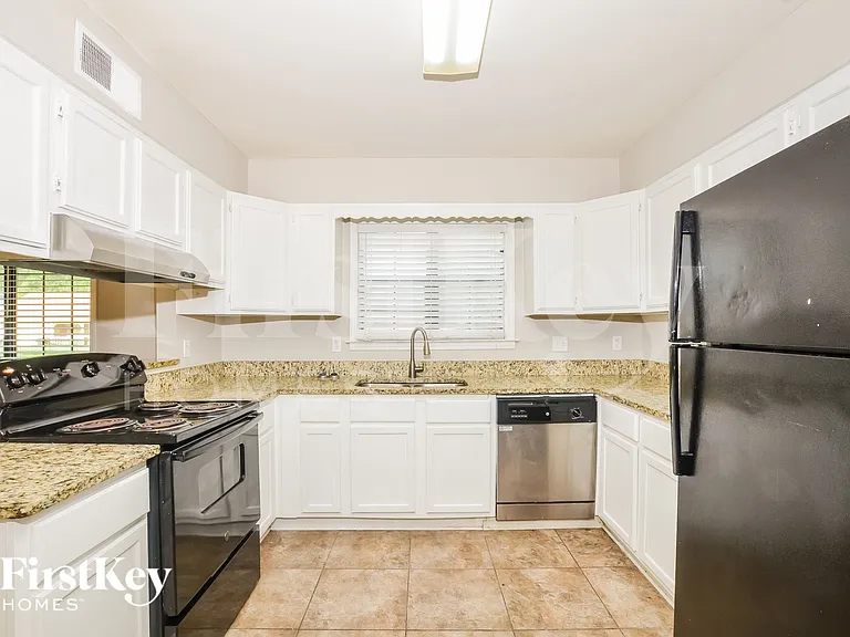 4619 Leash Ln — Photo 9