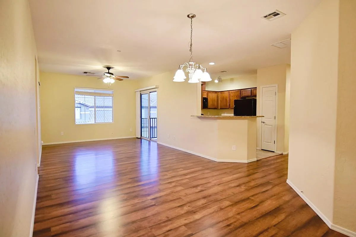 3 bed, 1475 sqft, $1,975 — Photo 1